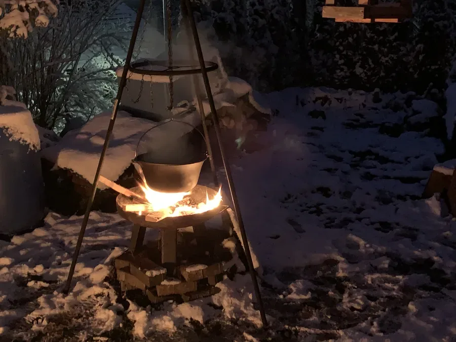 Feuerstelle im Schnee