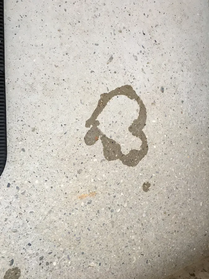 Im Boden ein Zwerg